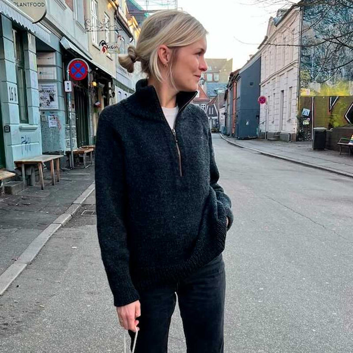 Strikkekit Zipper Sweater Light fra PetiteKnit i Peer Gynt garn