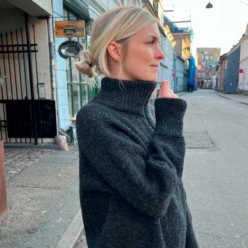 Strikkekit Zipper Sweater Light fra PetiteKnit i Peer Gynt garn