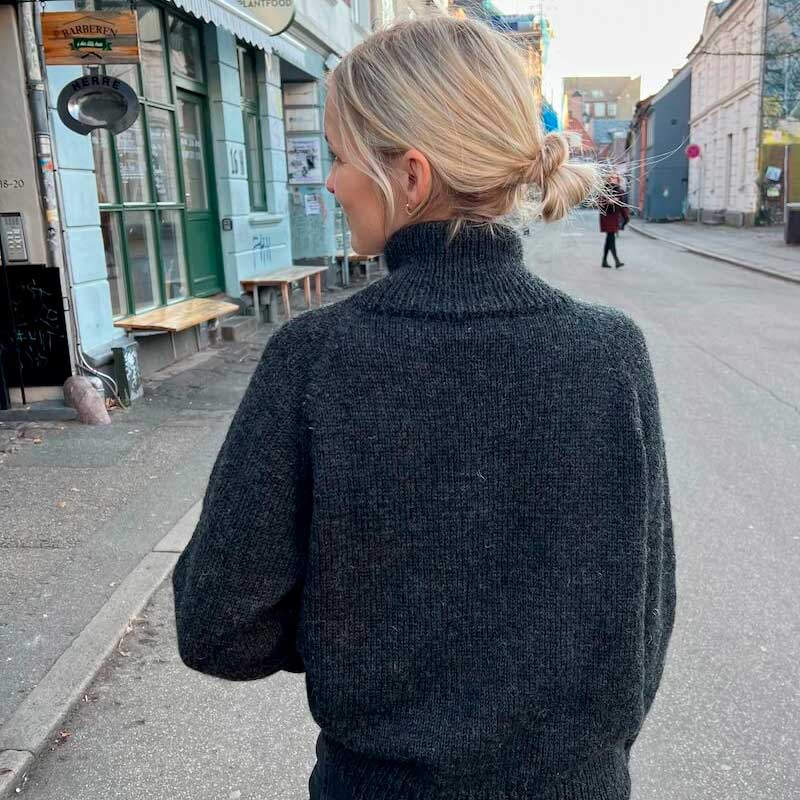 Strikkekit Zipper Sweater Light fra PetiteKnit i Peer Gynt garn