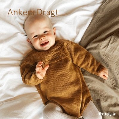 Ankers Dragt fra PetiteKnit (Opskrift i fysisk papirudgave)