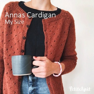 Annas Cardigan My Size fra PetiteKnit (Opskrift i fysisk papirudgave) - KreStoffer