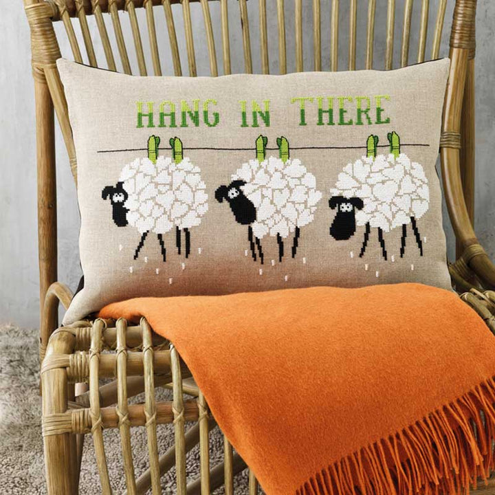 Broderikit Hang in there fra Permin