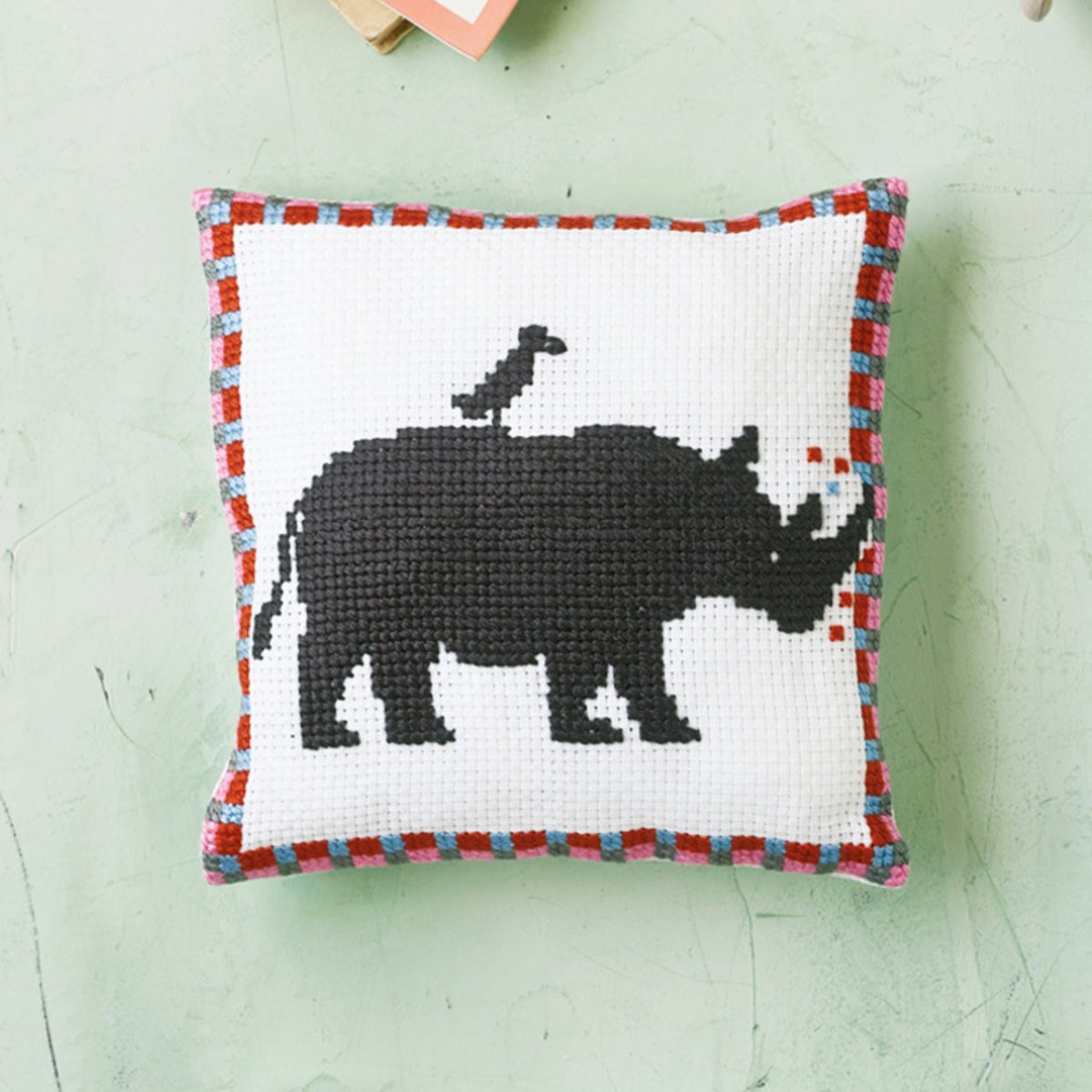 Broderikit Pude med næsehorn