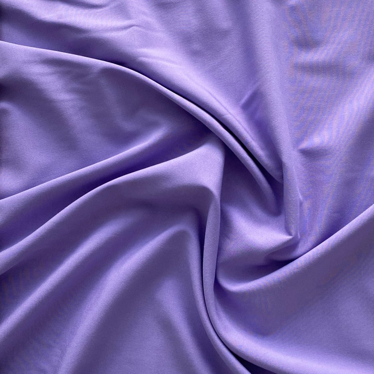 Ensfarvet fast viscose med lidt stræk lilla