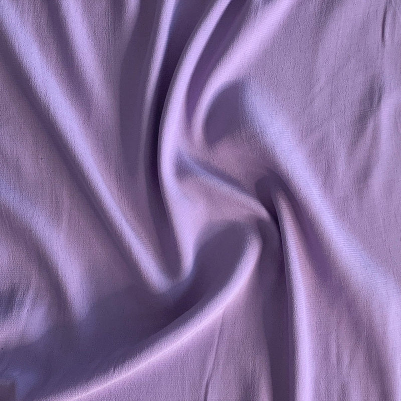 Ensfarvet fast viscose med lidt stræk, lys syren - KreStoffer