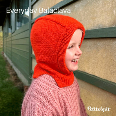 Everyday balaclava fra PetiteKnit (Opskrift i fysisk papirudgave) - KreStoffer