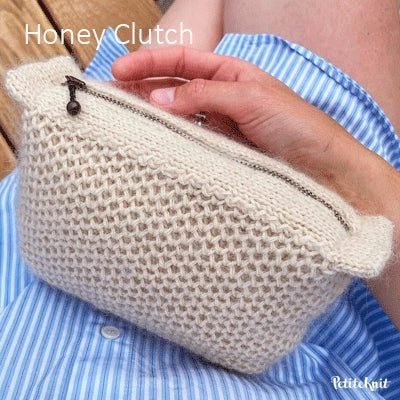 Honey Clutch fra PetiteKnit (Opskrift i fysisk papirudgave) - KreStoffer