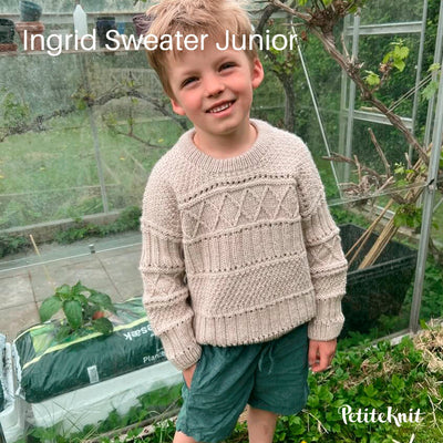 Ingrid Sweater Junior fra PetiteKnit (Opskrift i fysisk papirudgave) - KreStoffer