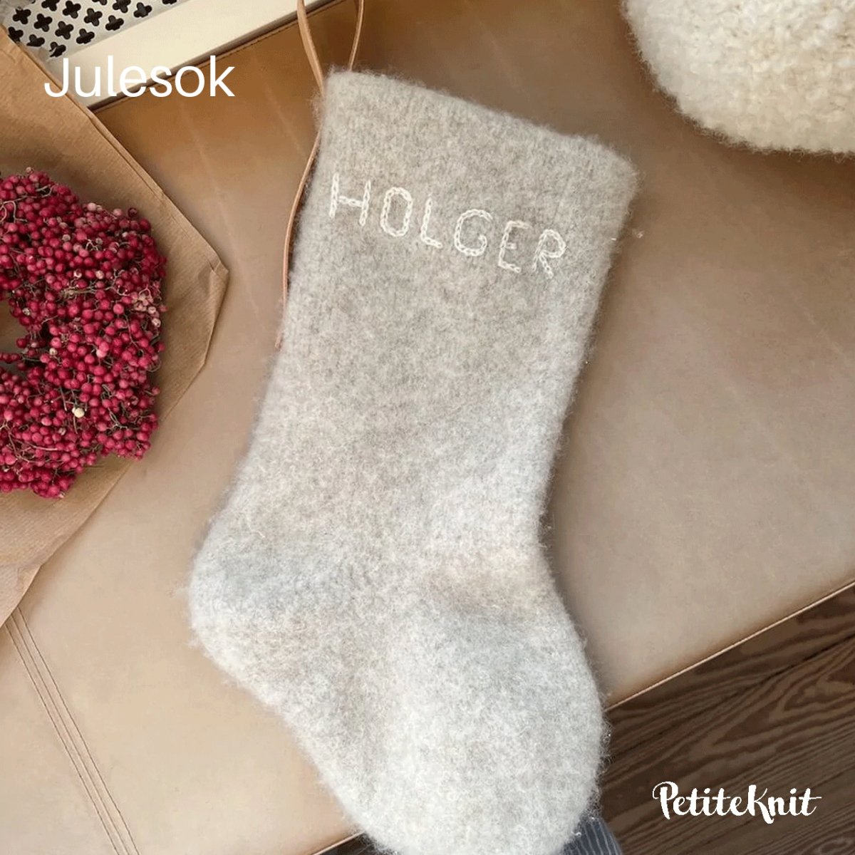 Julesok fra PetiteKnit (Opskrift i fysisk papirudgave)