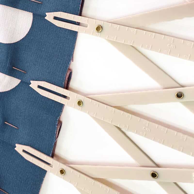 Knaphulslineal fra Hemline