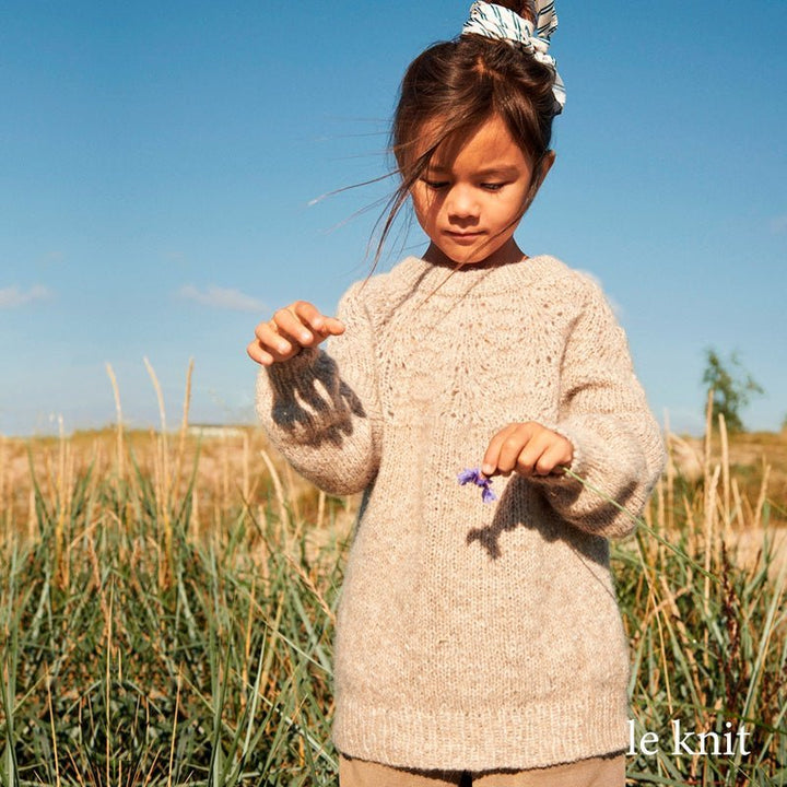 Lille Peacock sweater fra Le Knit (Opskrift i fysisk papirudgave)