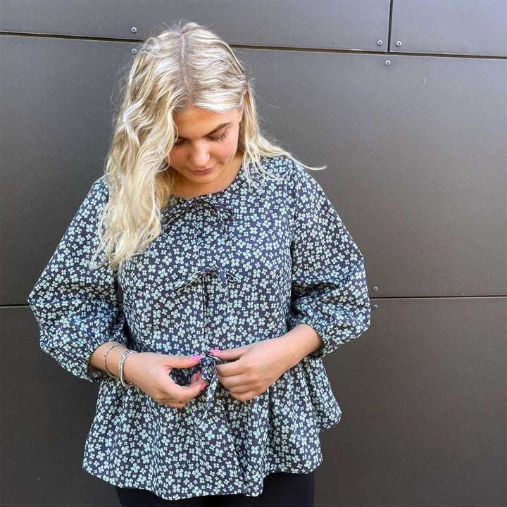 Line2Line B1266 Peplum skjortebluse med bindebånd