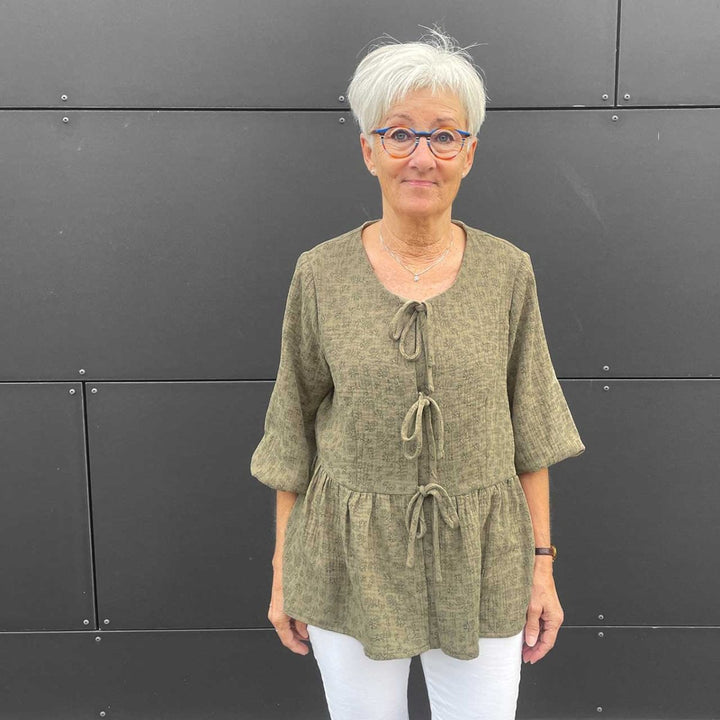 Line2Line B1266 Peplum skjortebluse med bindebånd