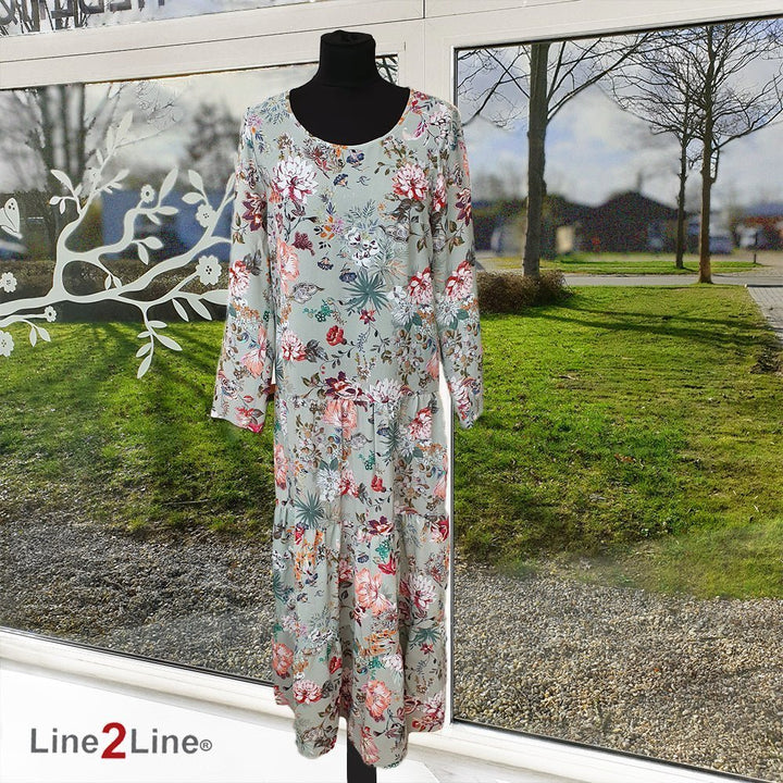 Line2Line K2222 Lang kjole med flæser