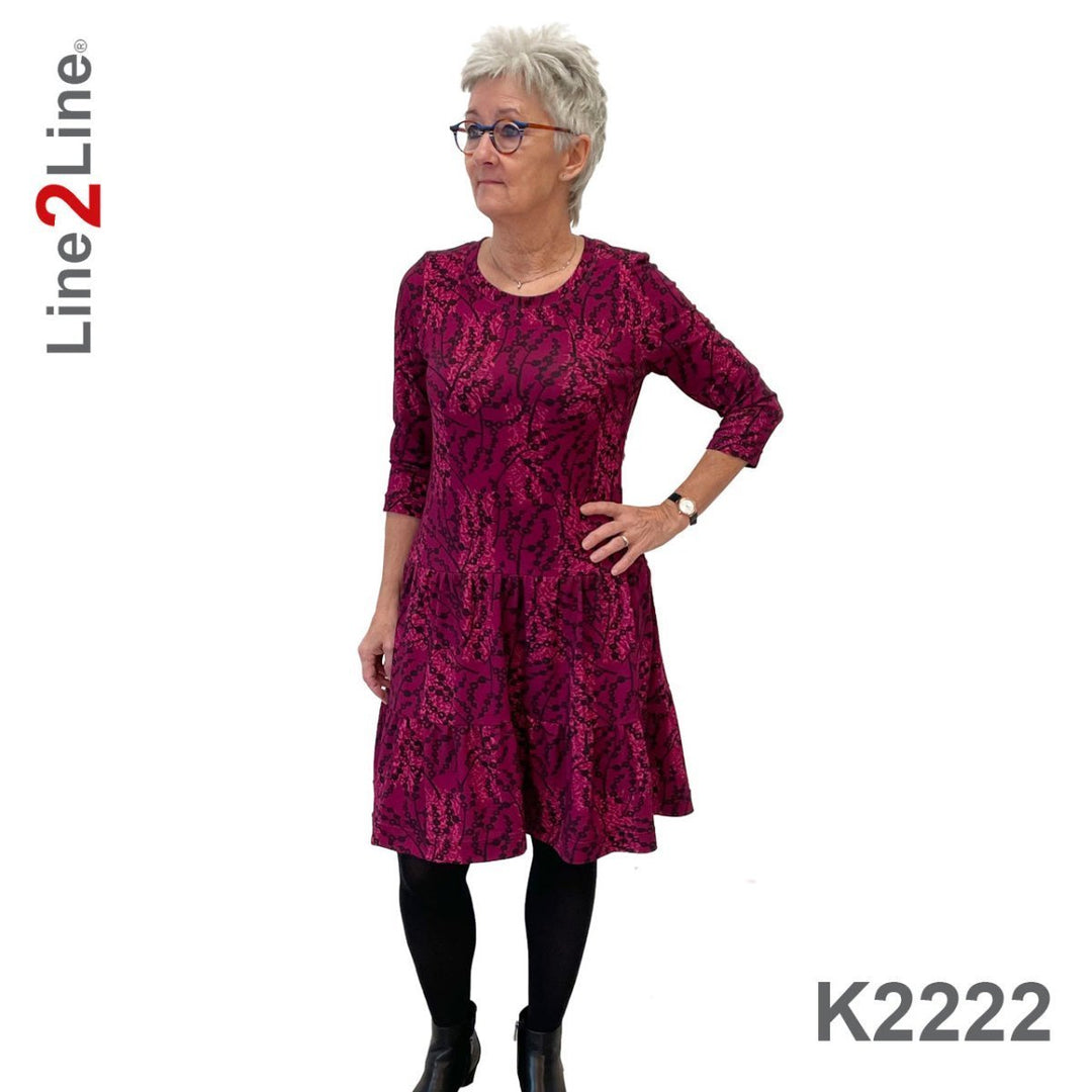 Line2Line K2222 Lang kjole med flæser