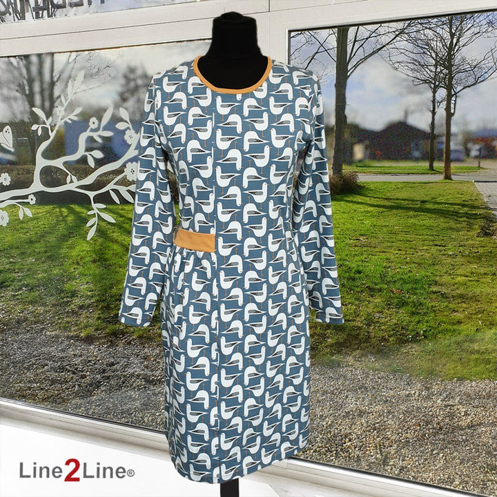 Line2Line K2229 Kjole med asymmetrisk bælteeffekt