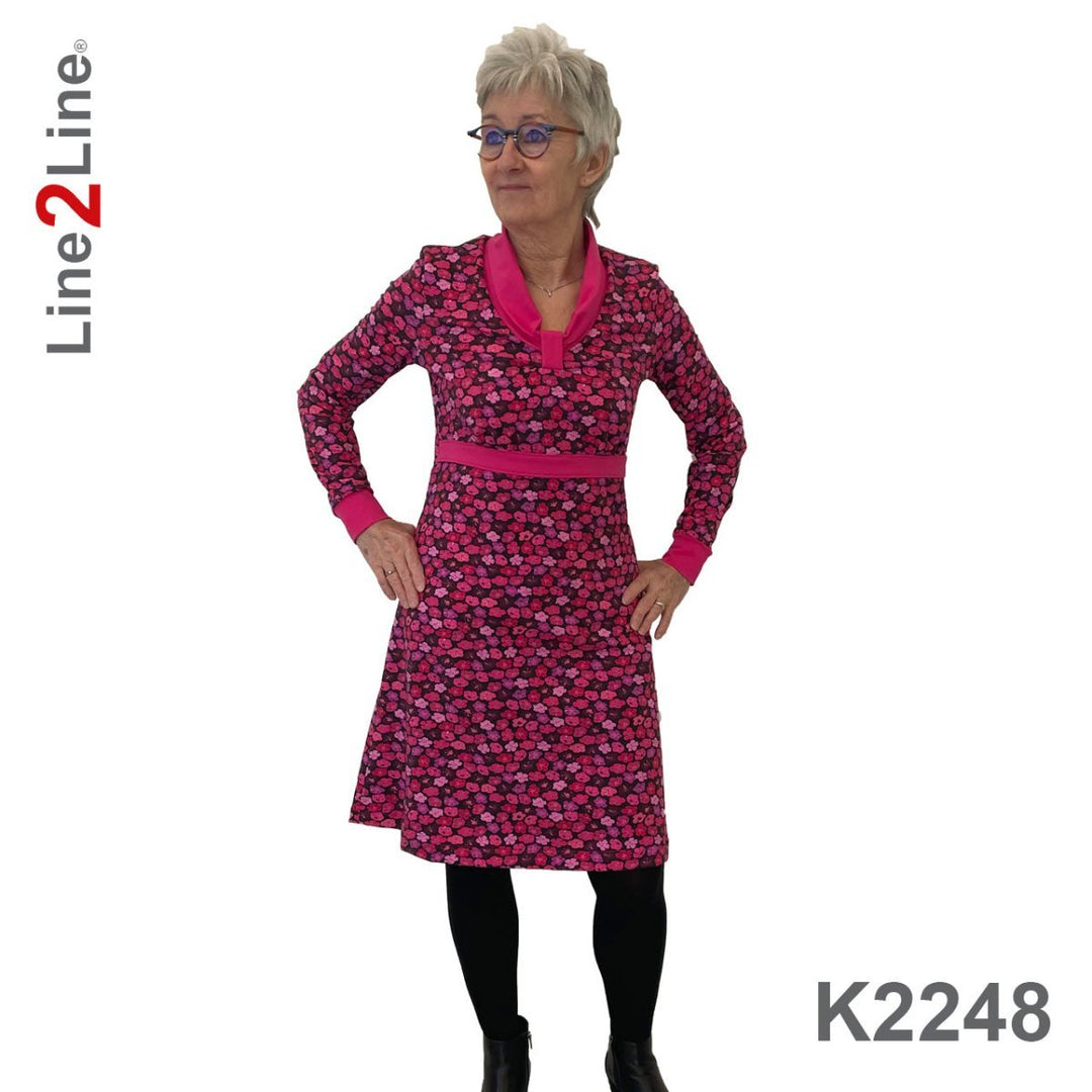 Line2Line K2248 Empire kjole med rynk og krave