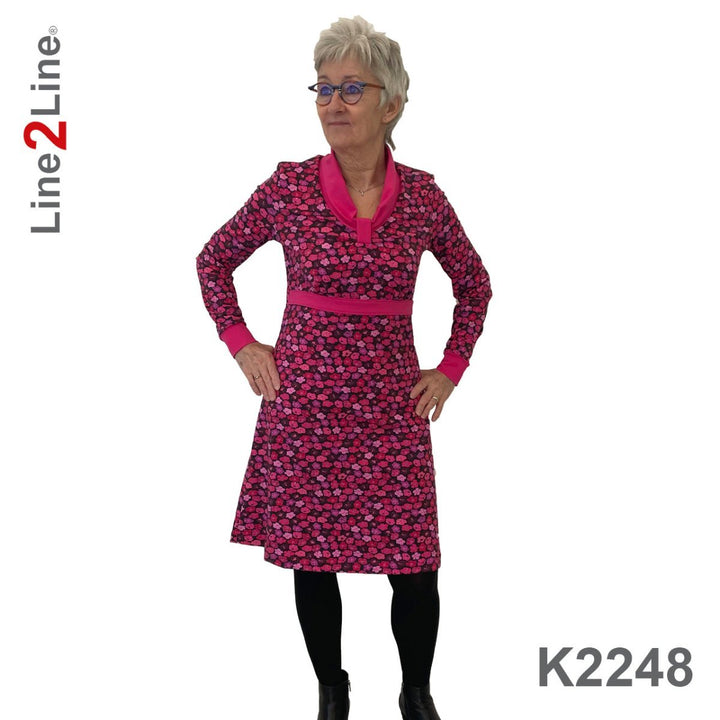 Line2Line K2248 Empire kjole med rynk og krave
