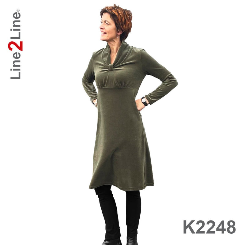 Line2Line K2248 Empire kjole med rynk og krave - KreStoffer