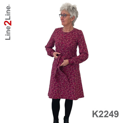 Line2Line K2249 Taljeskåret kjole med bindebånd - KreStoffer