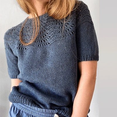 Peacock Tee fra Le Knit (Opskrift i fysisk papirudgave)