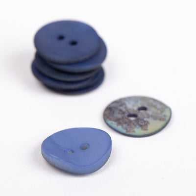 Perlemorsknap fra Drops, blå 15 mm - KreStoffer