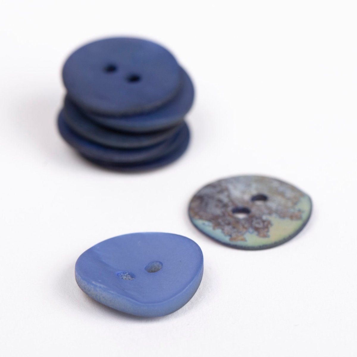 Perlemorsknap fra Drops blå 15 mm