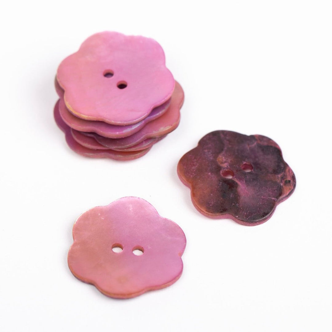 Perlemorsknap fra Drops Flower pink 25mm