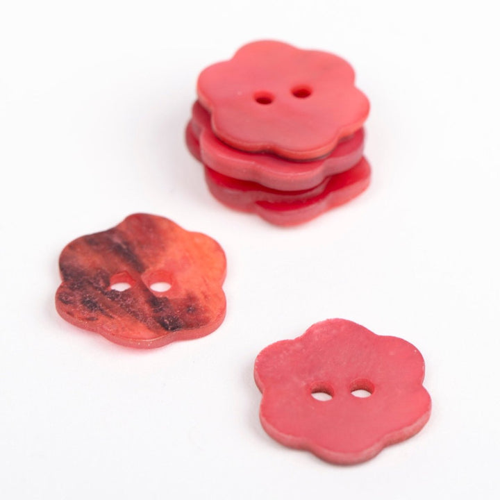 Perlemorsknap fra Drops Flower red 15mm