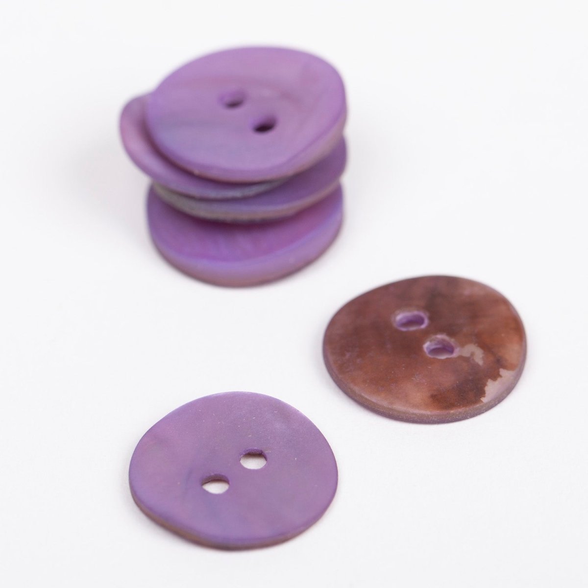 Perlemorsknap fra Drops lilla 15 mm