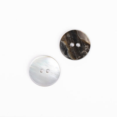 Perlemorsknap fra Drops, natur / grå 20 mm - KreStoffer
