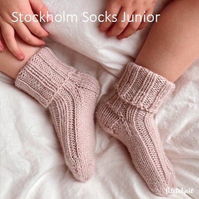 Sunday Socks Junior fra PetiteKnit (Opskrift i fysisk papirudgave)